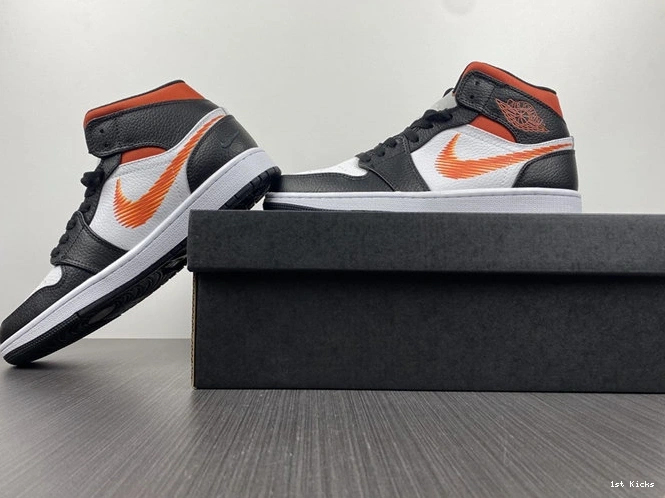 1st Kicks Shoes DN4929- Jordan1 3700 Mid WellDesigned Zag Zig 1026